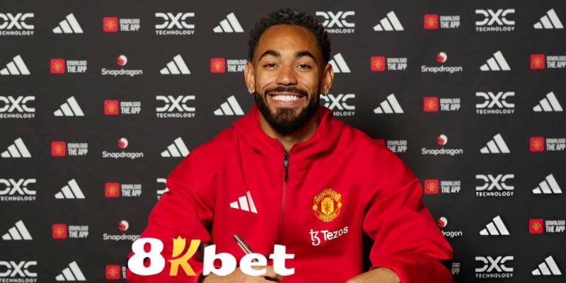 Matheus Cunha trong buổi lễ ra mắt MU