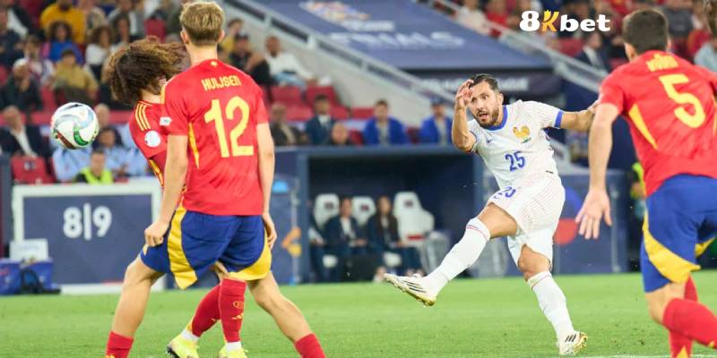 Rayan Cherki ghi siêu phẩm ở Nations League, làm nức lòng Man City